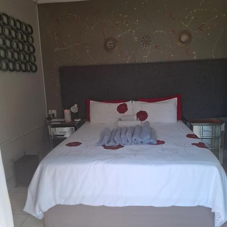 Vicky B Bed And Breakfast Mogwase Dış mekan fotoğraf